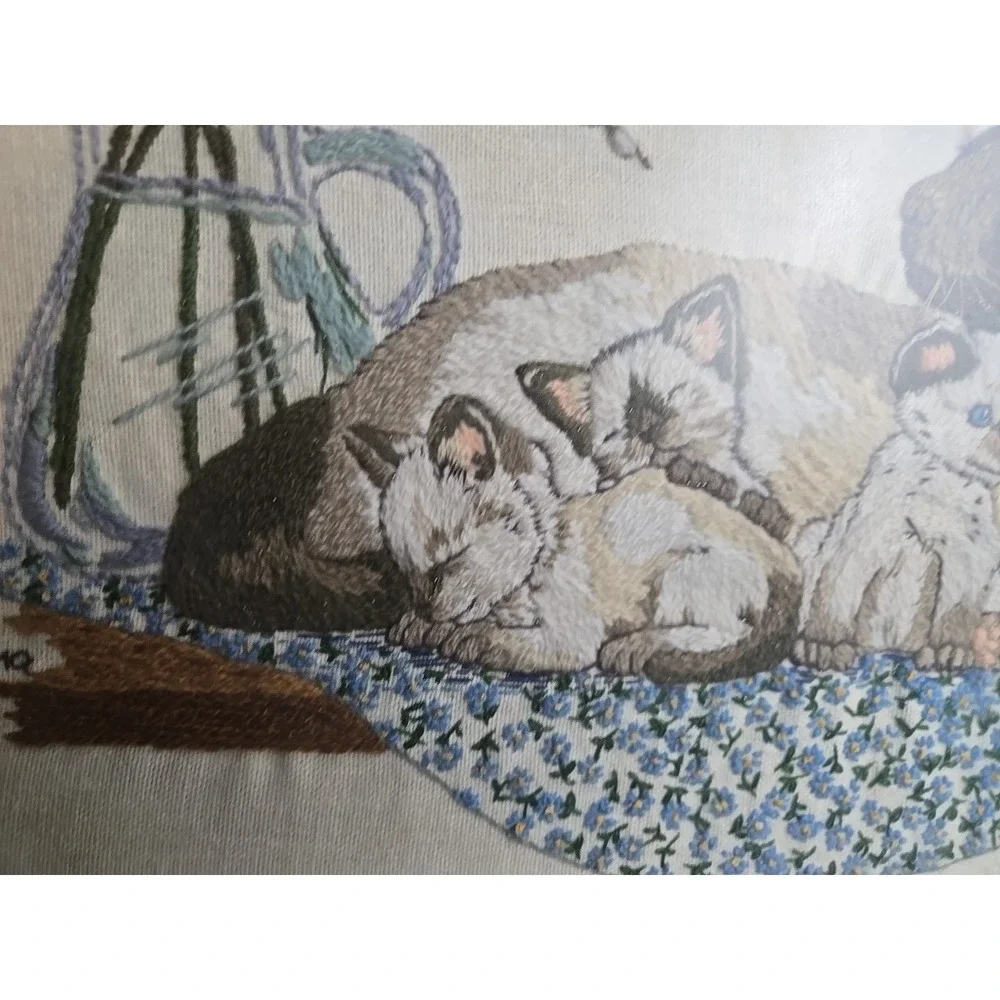 Mother's Pride Siamese Cat & Kittens Crewel Embroidery Completed Framed‎ 21x17.5